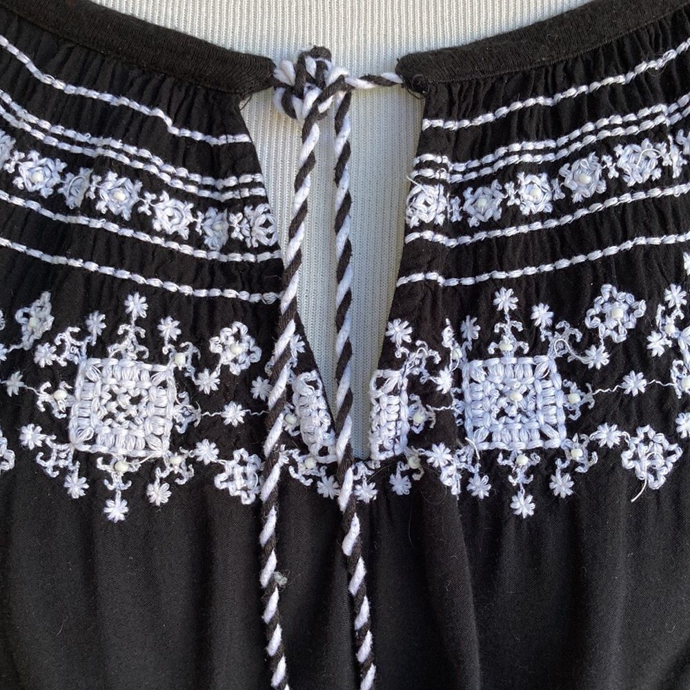 I•N•C Bohemian Long Sleeve Embellished Black & White Pheasant Top Size 1X - Picture 2 of 11
